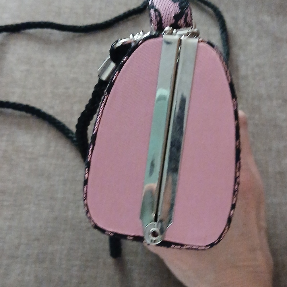 Pink with Black Lace Overlay Kiss Lock  Evening Bag - Picture 4 of 9